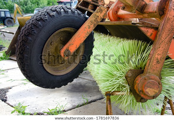 Hinged\
brush roller for cleaning streets and\
sidewalks