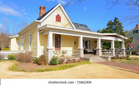 Historic Antebellum House In Madison, Georgia.