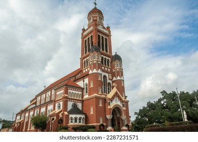The historic Dutch Romanesque Revival style Cathedral of Saint John the Evangelist or La Cathedrale St-Jean built in 1916 on Cathedral Street in downtown Lafayette, Louisiana, USA