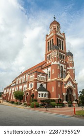 The historic Dutch Romanesque Revival style Cathedral of Saint John the Evangelist or La Cathedrale St-Jean built in 1916 on Cathedral Street in downtown Lafayette, Louisiana, USA