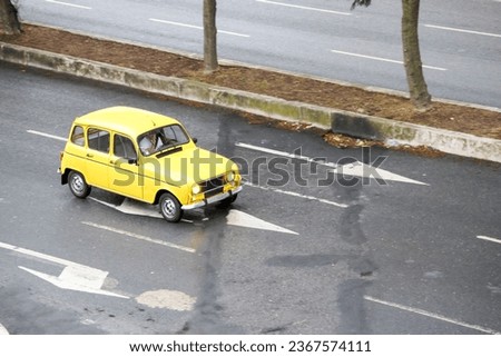 The Historic vehicle from the manufacturer Renault model 4L in yellow color