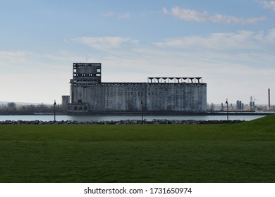 Historic Vintage Industrial Grain Elevator Building Factory Fro Shipping On Waterfront Canal In Buffalo, NY