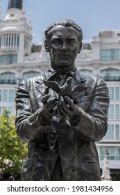 Historical Statue Of The Famous Poet, Federico García Lorca With A Pigeon On Saint Anne Square (Plaza De Santa Ana) In Madrid, Spain, Europe. Old Town Neighborhood In The True Inner City Of Madrid.