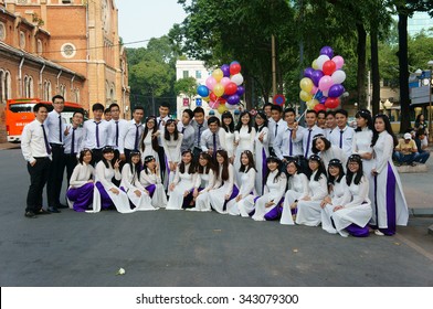 HO CHI MINH CITY, VIET NAM- NOV 24: Crowd Of Vietnamese Student In Traditional Dress, Ao Dai, Shooting For Yearbook At Saigon Notre Dame Cathedral, Vietnam, Nov 24, 2015