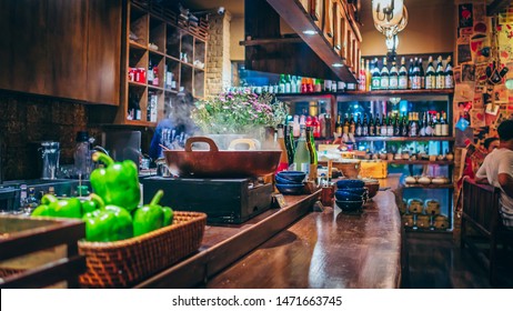 居酒屋 店内 の写真素材 画像 写真 Shutterstock