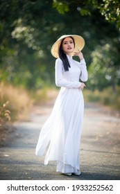 Ho Chi Minh City, Vietnam: Portrait women in white ao dai Vietnam, The Ao dai ( long-dress Vietnamese) is traditional costume of Vietnamese woman