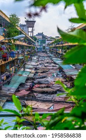 Ho Chi Minh City, Vietnam - 17 April 2021: An Old Apartment Which Is Called Chung Cu Ngo Gia Tu In District 10, Sai Gon, Vietnam, Below Traditional Market And Many Old Umbrellas.