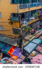 Ho Chi Minh City, Vietnam - 17 April 2021: An Old Apartment Which Is Called Chung Cu Ngo Gia Tu In District 10, Sai Gon, Vietnam, Below Traditional Market And Many Old Umbrellas.