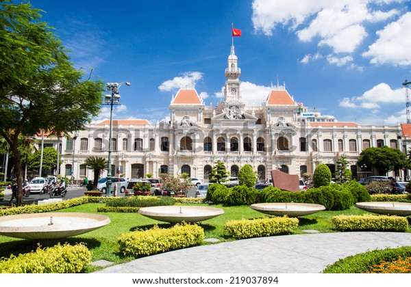 HO CHI MINH CITY,\
VIETNAM - 13 AUGUST 2013 : Saigon Square, one of the most popular\
place in Ho Chi Minh City.