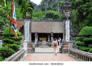 Hoa Lu, Vietnam - Jun, 08: People In Hoa Lu On June, 08, 2015. Hoa Lu, Vietnam