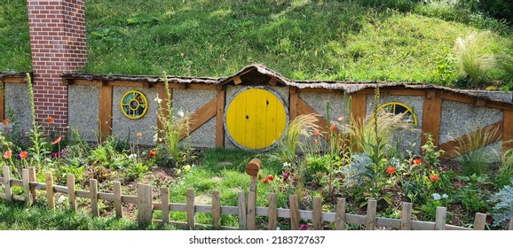 Hobbit Home in "La seine" Paris