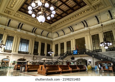 Hoboken, NJ - USA - Sept 3, 2022: Landscape View Of The Interior Of The Historic Hoboken Terminal.  Built In 1907, It Is A Major Transit Hub, Connecting Rail, Light Rail, Bus And Ferries