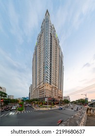 HOCHIMINH CITY, VIETNAM - JANUARY 19, 2022: Blue Hour In District 4, Novaland Residential Building Lights Up In The Late Afternoon, With A Beautiful Sunset Sky. The Car Runs Forming A Long Line Of Lig