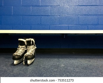 Imagenes Fotos De Stock Y Vectores Sobre Locker Room