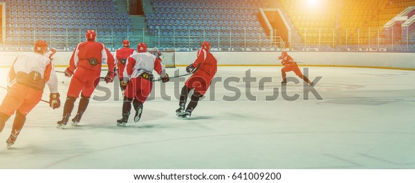 Hockey team in training\
