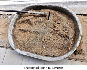 Hoe Mortar Mixing With Cement Mixed For Build Road