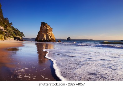 Hoho Rock, Cathedral Cove, Coromandel Peninsula, New Zealand