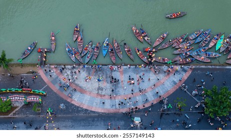 Hoi An River
Hoi An Ancient Town - UNESCO World Heritage Site
Hoi An is an old town down the Thu Bon River, on the coastal plain of Quang Nam Province, about 30 km south of Da Nang City - Powered by Shutterstock