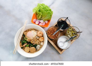 Hokkien Mee, Stir Friedyellow Noodles 