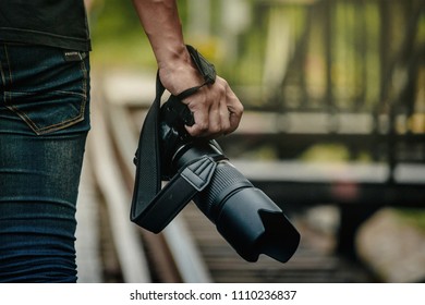 Hold the camera rail