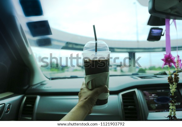 Hold a cool drink while in\
the car.
