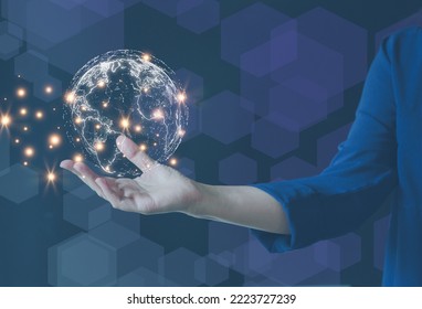 ็Hand Holding Hologram Virtual World, Technology In Hand. Represents Modern Progress, Shrinking The World In Hand, Light On The Earth. Concept Of Energy Saving. Globalization.