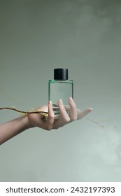 Holding a transparent light green aromatherapy atmosphere with smoke in hand

