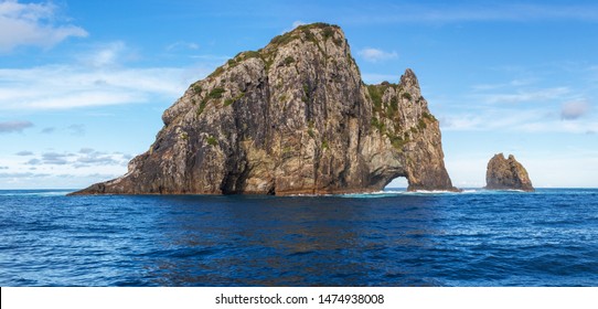 Hole in the Rock - Piercy Island, Bay of Islands, New Zealand