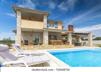 Holiday House With Pool