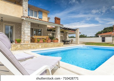 Holiday House With Pool