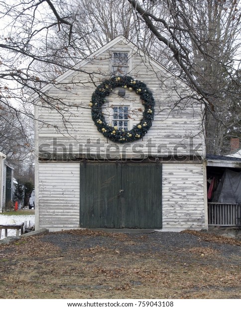 Holiday Wreath Old Barn Stock Photo Edit Now 759043108