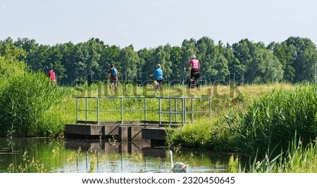 Holidaymakers explore the Spreewald by bike