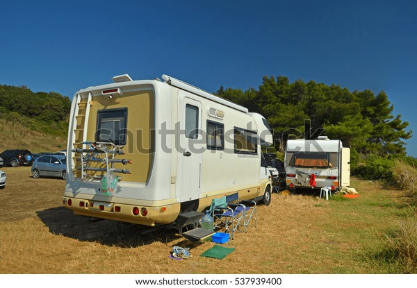 holidays camping caravan car\
