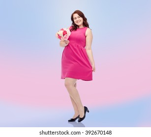holidays   people concept    smiling happy young plus size woman and flower bunch posing in pink dress over rose quartz   serenity gradient background