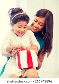 Holidays, Presents, Christmas, X-mas Concept - Happy Mother And Child Girl With Gift Box