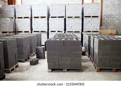 Hollow Concrete Wall Blocks Assembled On Pallets