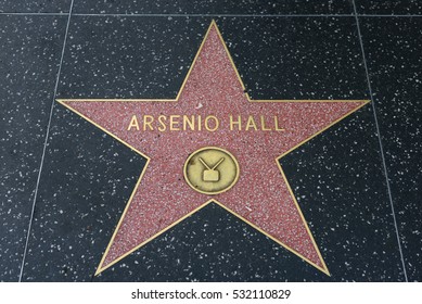 HOLLYWOOD, CA - DECEMBER 06: Arsenio Hall Star On The Hollywood Walk Of Fame In Hollywood, California On Dec. 6, 2016. 