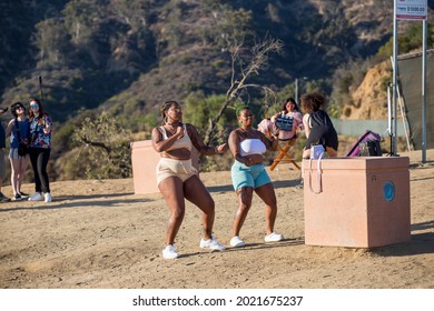 Hollywood, CA, USA, 8 8 2021, A Couple Of Happy Afro American Overweight Female Bloggers No Masks Are Dancing, Recording A Video On The Phone, On The Hollywood Hills