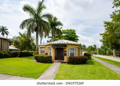 HOLLYWOOD, FL, USA - APRIL 24, 2021: Photo Series Of Homes In Hollywood Lakes Neighborhood Subdivision Florida USA A Booming Real Estate Market