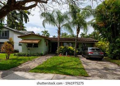 HOLLYWOOD, FL, USA - APRIL 24, 2021: Photo Series Of Homes In Hollywood Lakes Neighborhood Subdivision Florida USA A Booming Real Estate Market