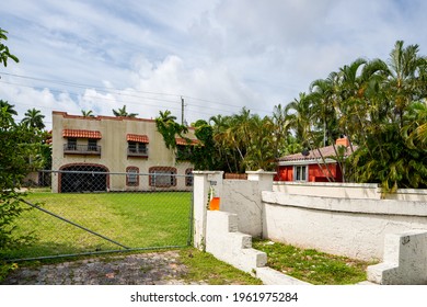 HOLLYWOOD, FL, USA - APRIL 24, 2021: Photo Series Of Homes In Hollywood Lakes Neighborhood Subdivision Florida USA A Booming Real Estate Market