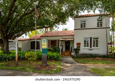 HOLLYWOOD, FL, USA - APRIL 24, 2021: Photo Series Of Homes In Hollywood Lakes Neighborhood Subdivision Florida USA A Booming Real Estate Market