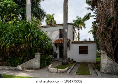 HOLLYWOOD, FL, USA - APRIL 24, 2021: Photo Series Of Homes In Hollywood Lakes Neighborhood Subdivision Florida USA A Booming Real Estate Market