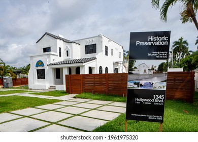 HOLLYWOOD, FL, USA - APRIL 24, 2021: Photo Series Of Homes In Hollywood Lakes Neighborhood Subdivision Florida USA A Booming Real Estate Market