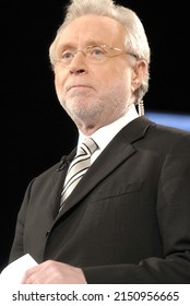 HOLLYWOOD, UNITED STATES - Jan 31, 2008: A vertical shot of the CNN news anchor Wolf Blitzer appearing live 