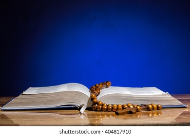 Holy Bible Rosary Glow Background Stock Photo 404817910 | Shutterstock