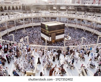 The Holy Kaaba Is The Center Of Islam, Located In Masjid Al Haram In Mecca. Crowd Of People  Making Tawaf During Umrah Or Hajj, Mecca, Saudi Arabia, November 26, 2014 