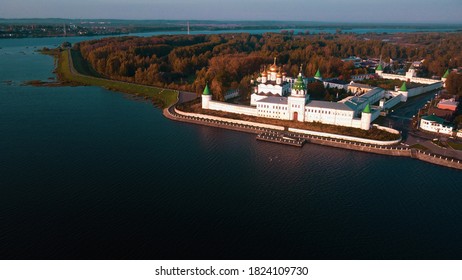 Monasterio de la Santísima Trinidad Ipatiev en Kostroma