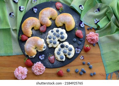 Home Baked Sweet Bread Rolls With Lemon Cream, Strawberries And Blueberries. Sweet Sandwich Breads With Fruits And Roses On Black Board. Sliced Small Breads, Milk Buns Stuffed With Lemon Cheese Cream.