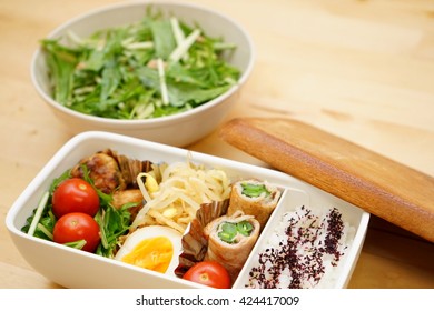 Home cooked healthy Bento lunch box with fresh vegetables and organic meals - Shutterstock ID 424417009